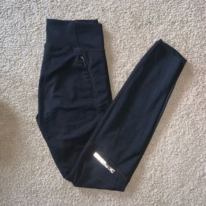 black under armor leggings, size small